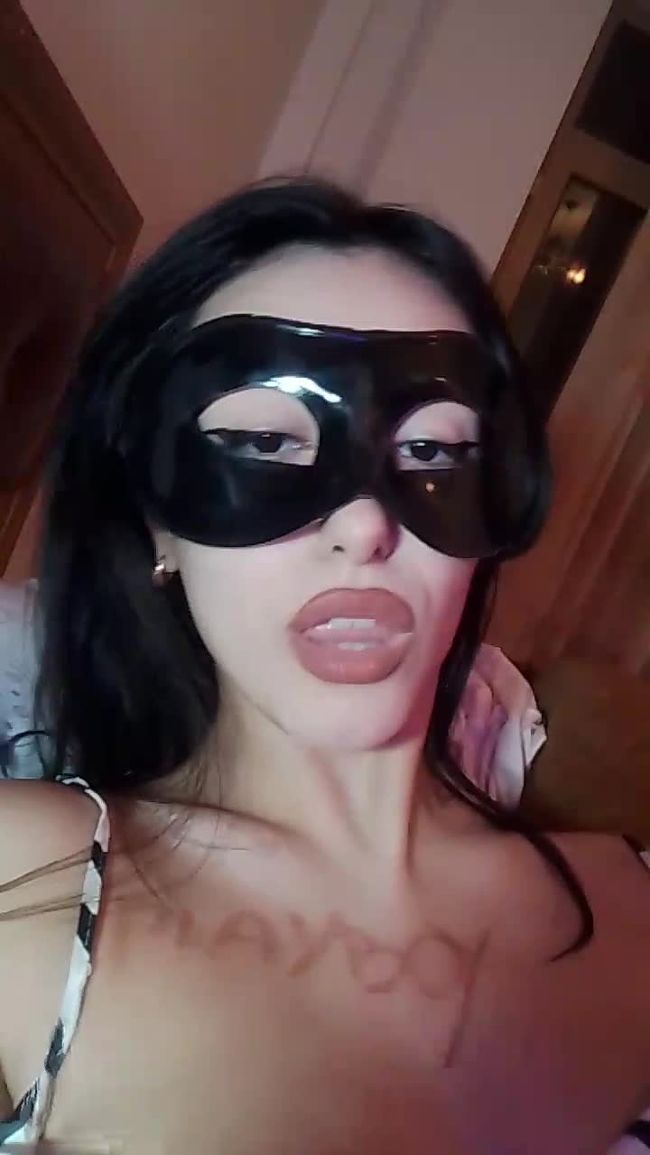 Yeni Mezun Kızdan Özel Çekim – Türk İfşa Videoları Full HD