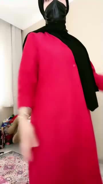 Türbanlı Orospu Kamera Karşısında Şov yapıyor